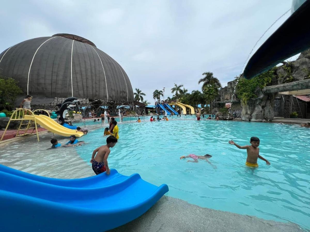 Beach Resorts Walking Distance To The Town House Davao Stadt Exterior foto
